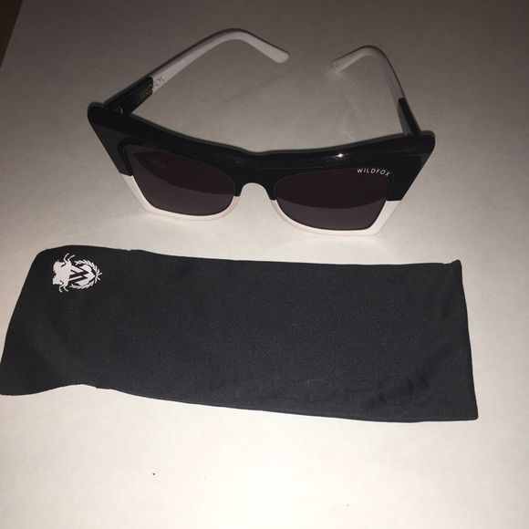 Wildfox Ivy black & white sunglasses - Picture 2 of 3